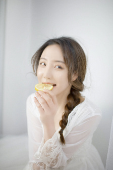 练歌厅:火辣的女人们2